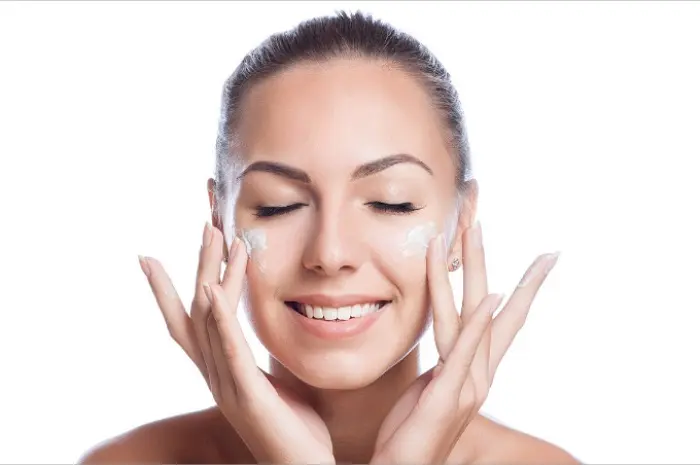 5 Rekomendasi Skincare dengan Kandungan Niacinamide untuk Wajah Glowing